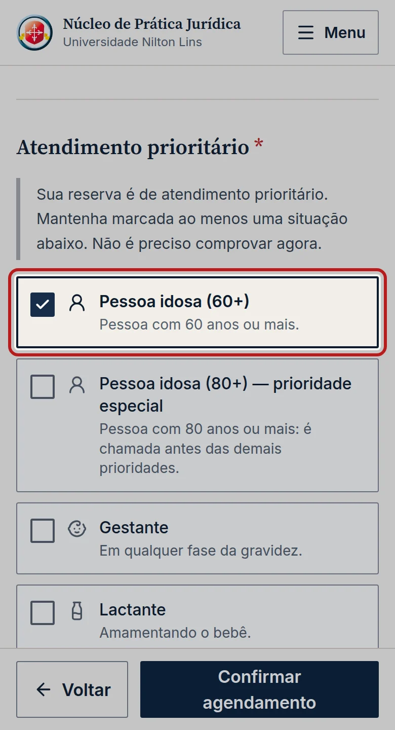 Tela do passo 4: Escolha o dia e o horário e continue. Em Seus dados, a parte Atendimento prioritário já vem com as situações que você marcou.